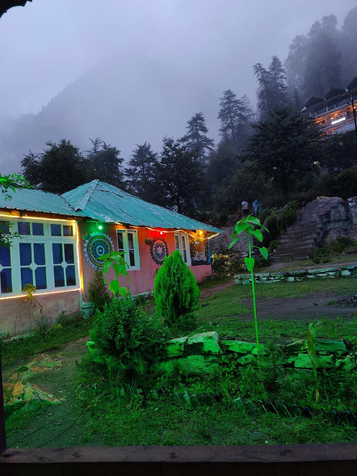 Renuka Homestay And Cafe Kasol Exterior photo